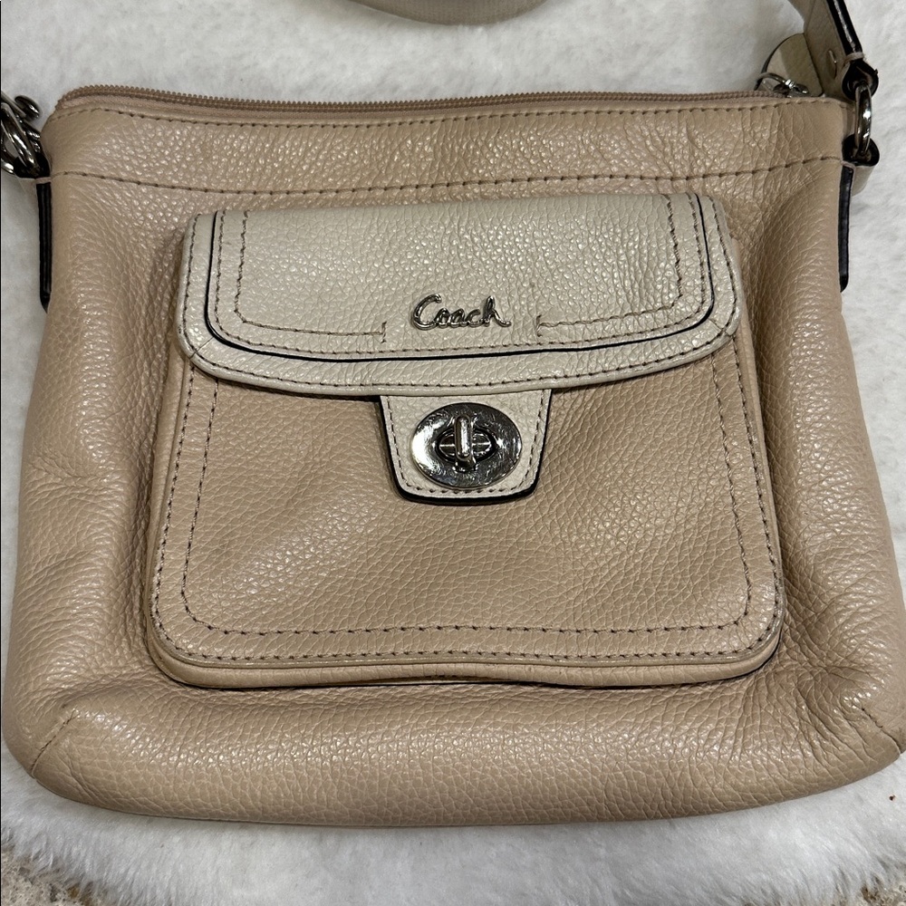Coach crossbody - Picture 3 of 8